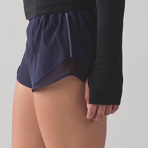 lululemon athletica Pants - lululemon hotty hot short navy 2.5” size 6 EUC